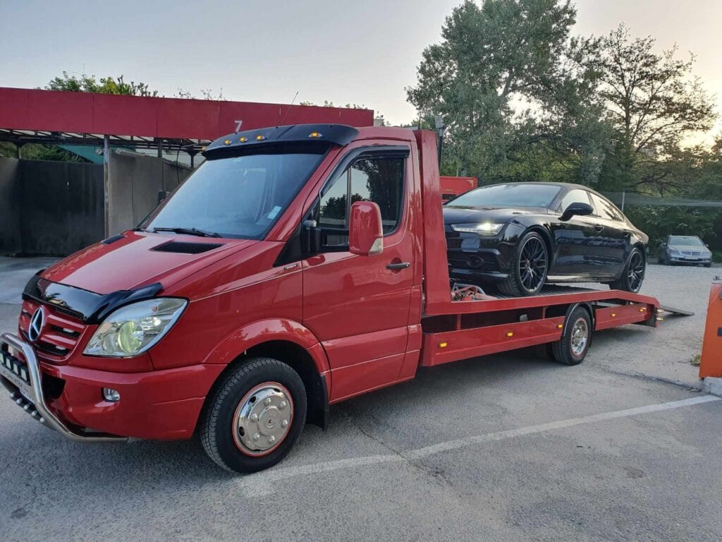"Пътна помощ и репатриране на автомобил при авария.